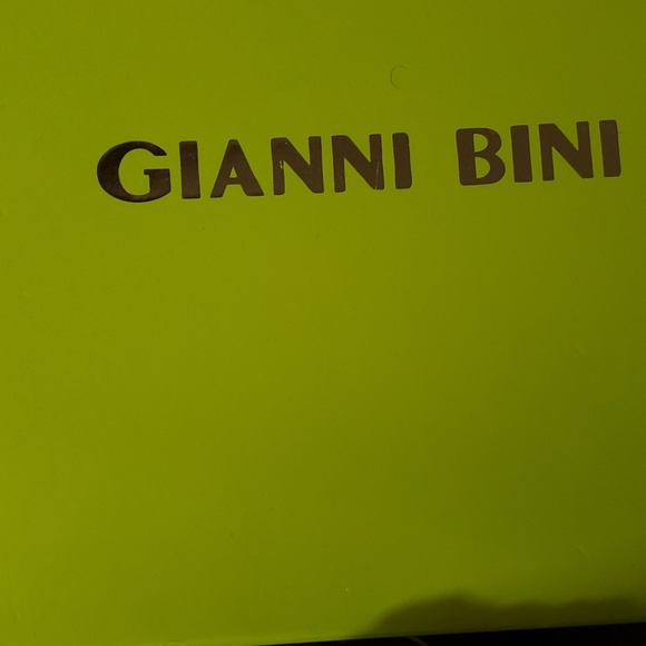 Heels - Picture 3 of 3